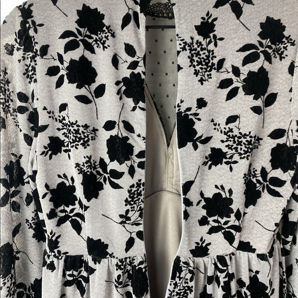 ENTRO Gray and Black Floral Mini Dress - Picture 4 of 6